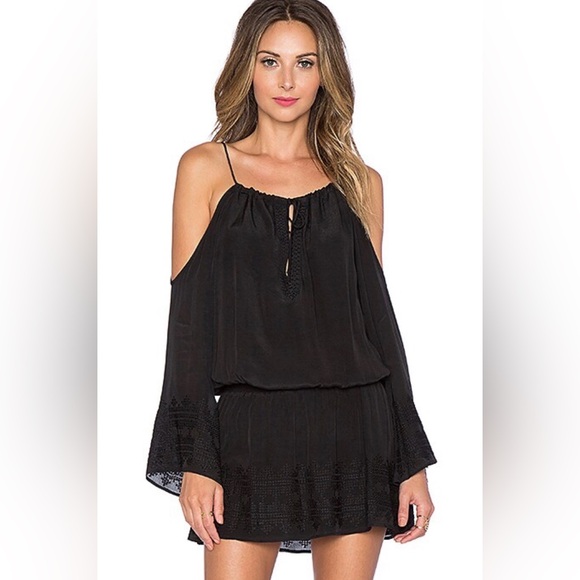 Chloe Oliver Dresses & Skirts - Chloe Oliver Cold Shoulder Mini